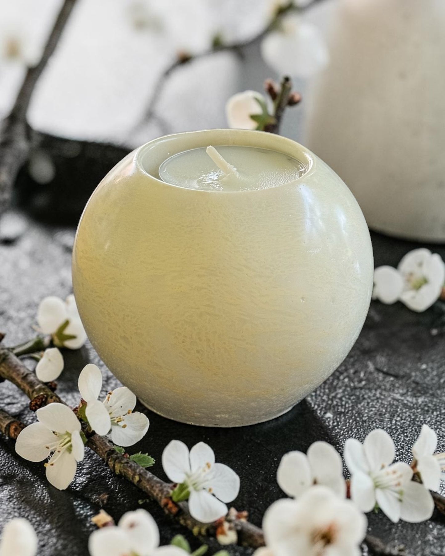 White set of 3 candle tealight holders with geode design epoxy resin