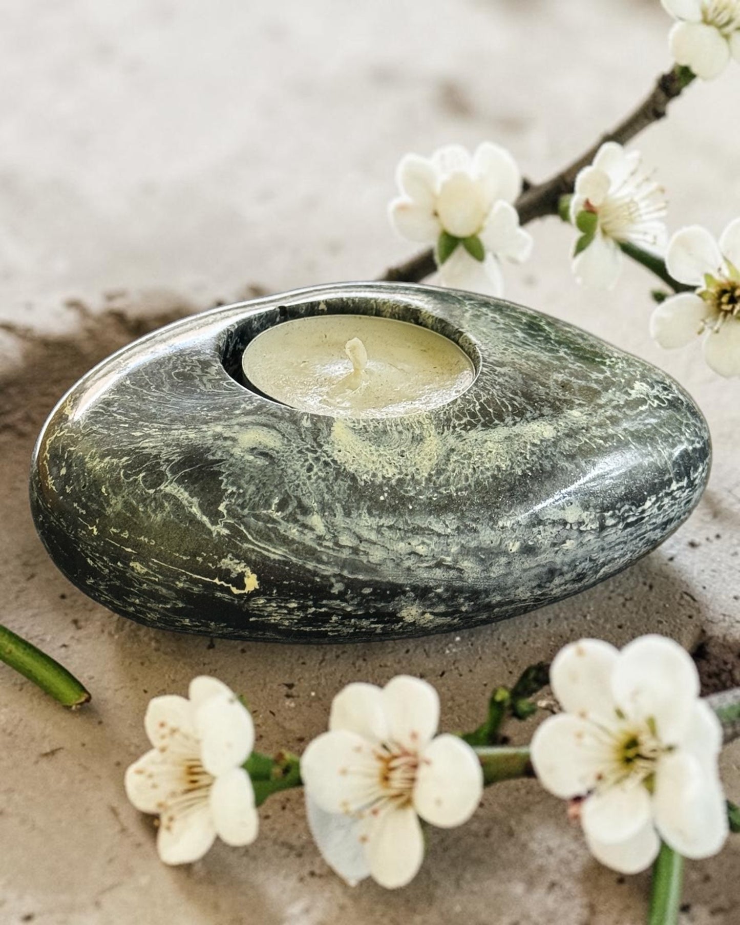 Black set of 3 candle tealight holders with geode design epoxy resin