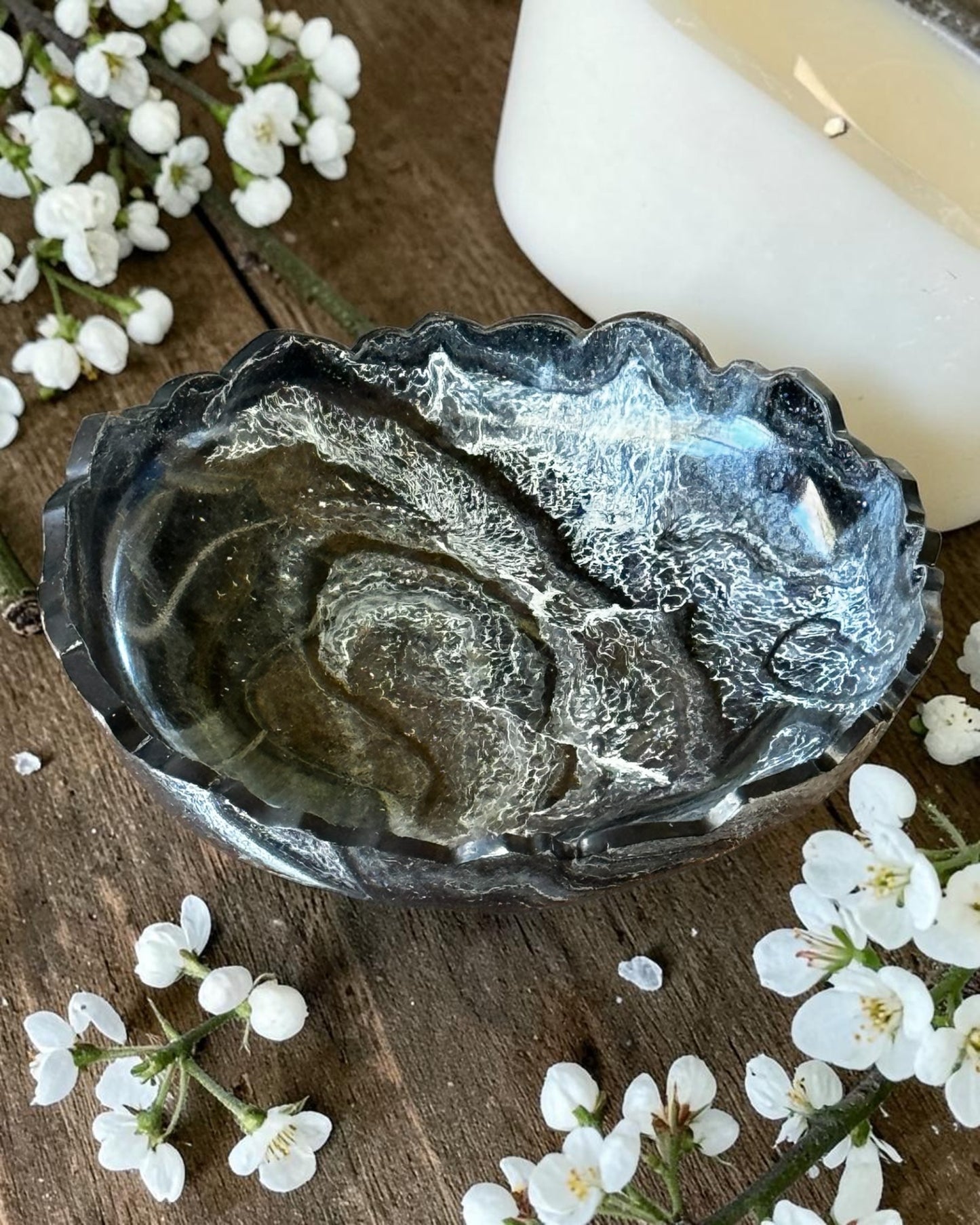 Small Black bowl, 8x2" geode design epoxy resin