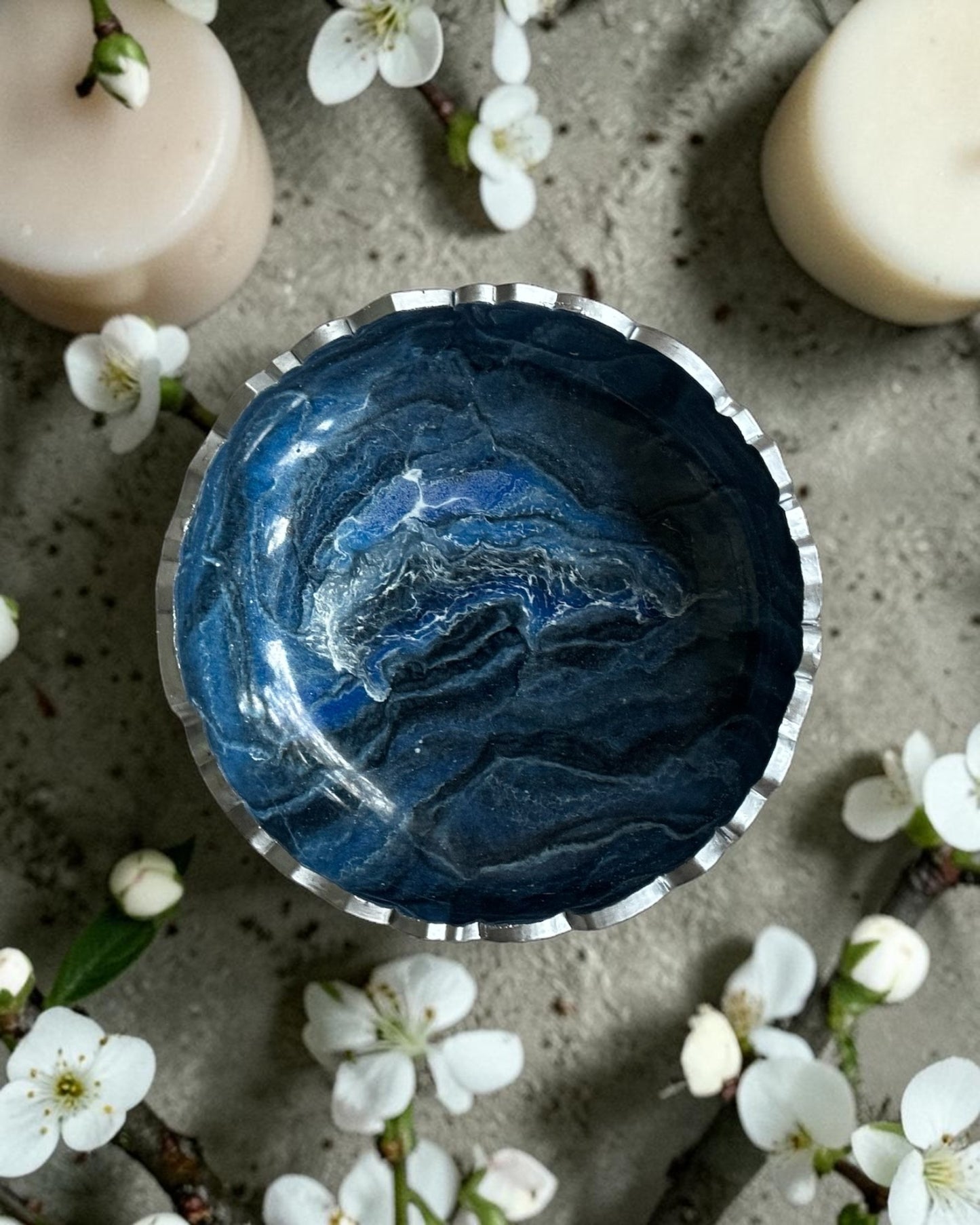 Small Blue bowl, 8x2" geode design epoxy resin