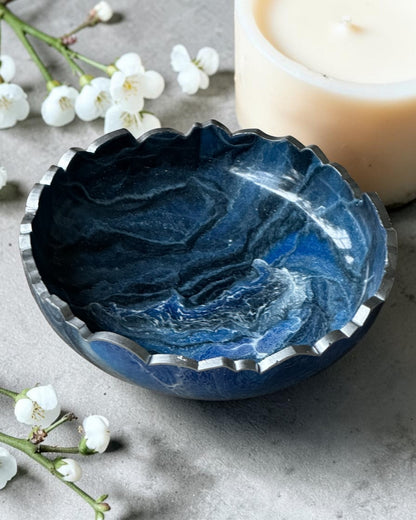 Small Blue bowl, 8x2" geode design epoxy resin