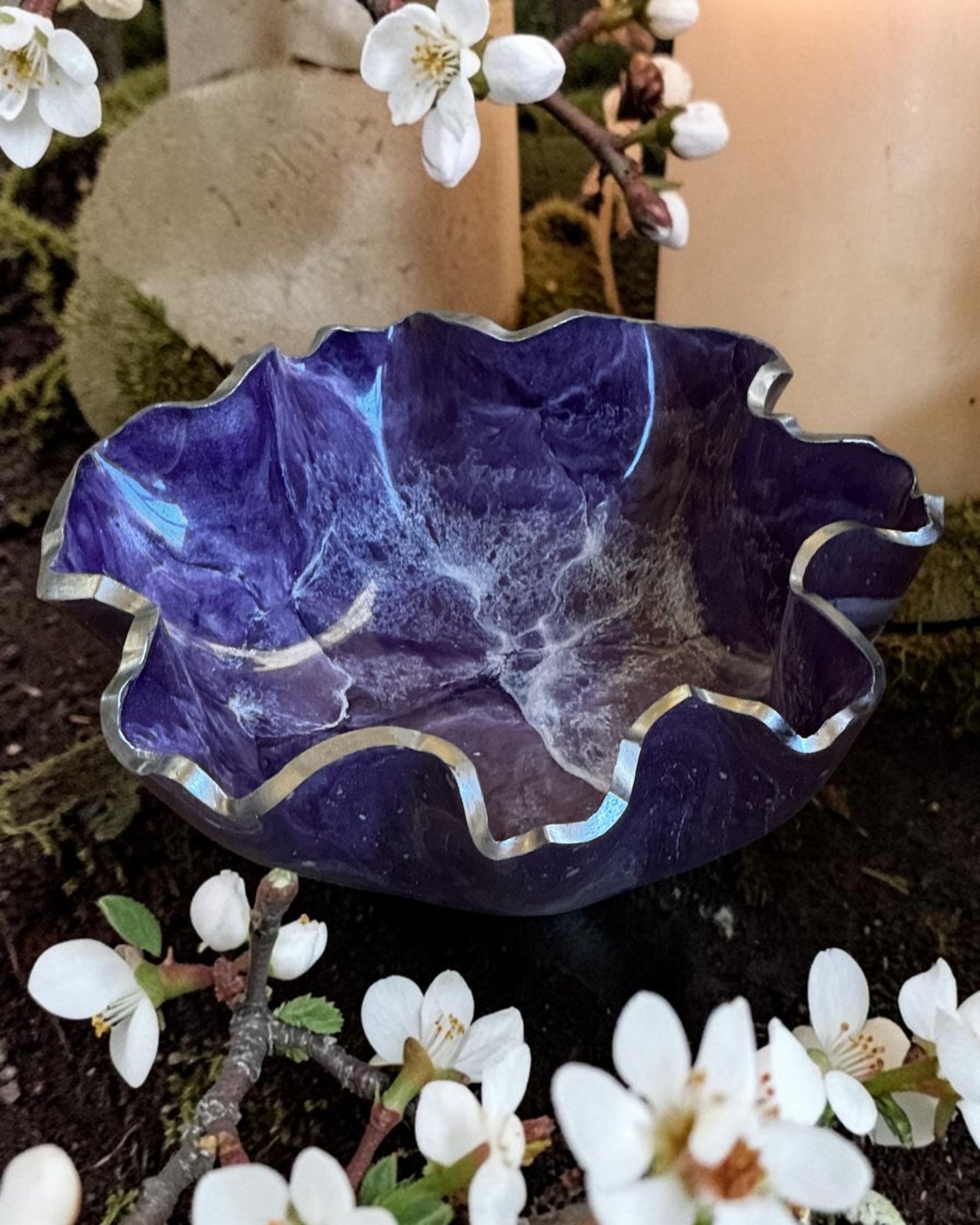 Medium Purple bowl, 11x3" geode design epoxy resin