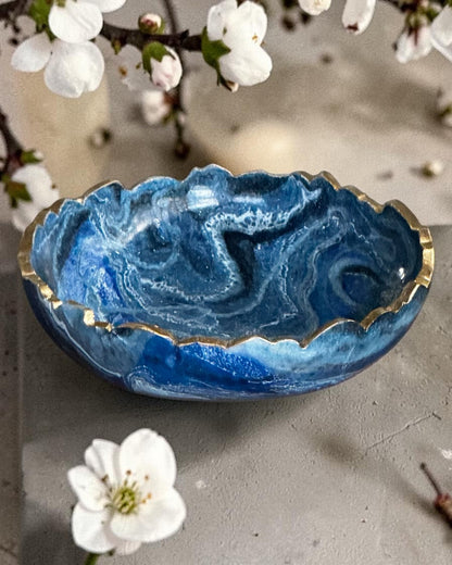 Small Blue bowl, 8x2" geode design epoxy resin
