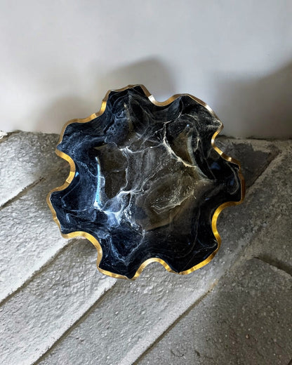 Medium Black bowl, 11x3" geode design epoxy resin
