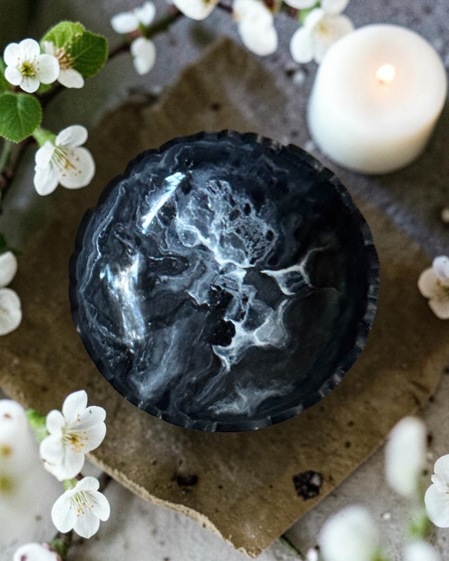 Small Black bowl, 8x2" geode design epoxy resin