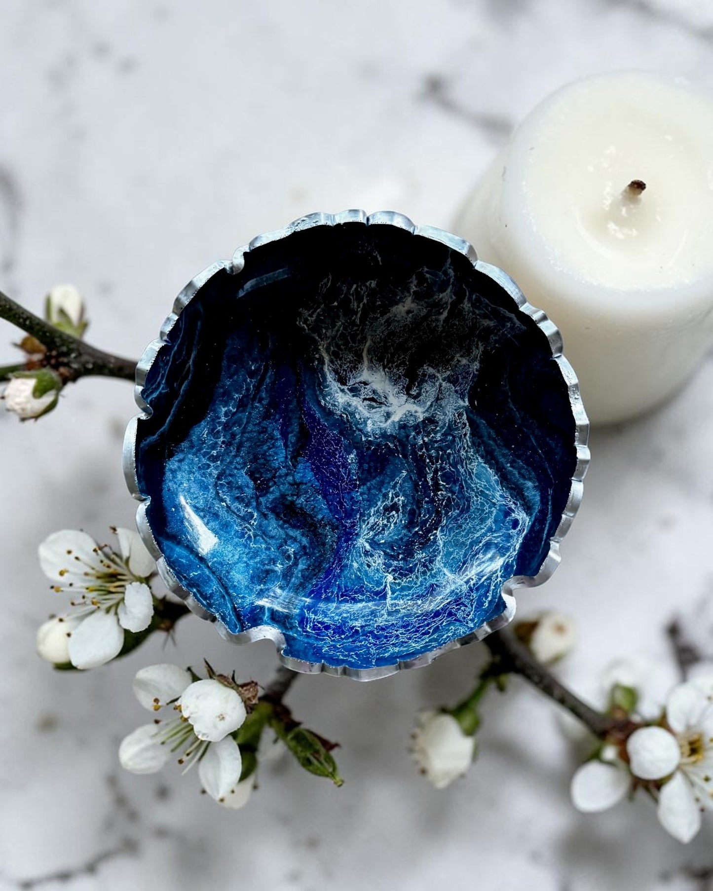 Small Blue bowl, 8x2" geode design epoxy resin