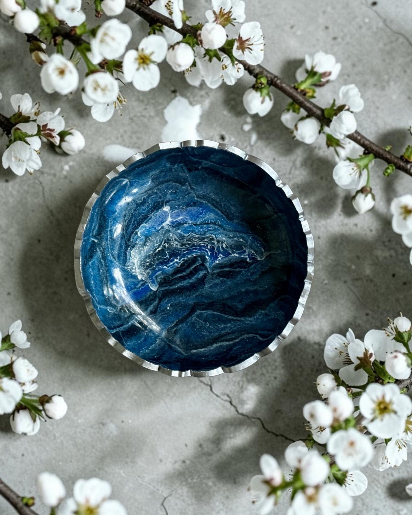 Small Blue bowl, 8x2" geode design epoxy resin