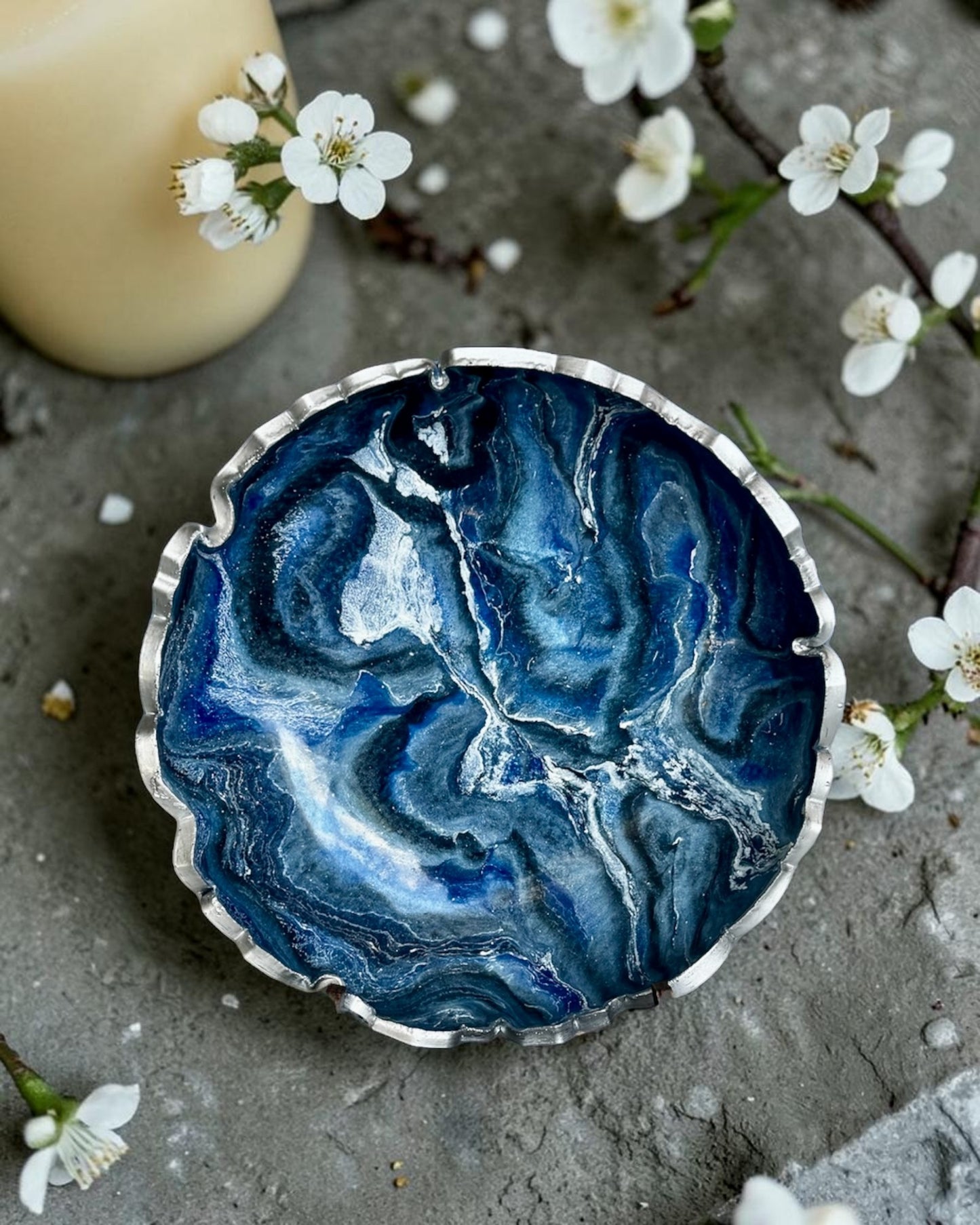 Small Blue bowl, 8x2" geode design epoxy resin