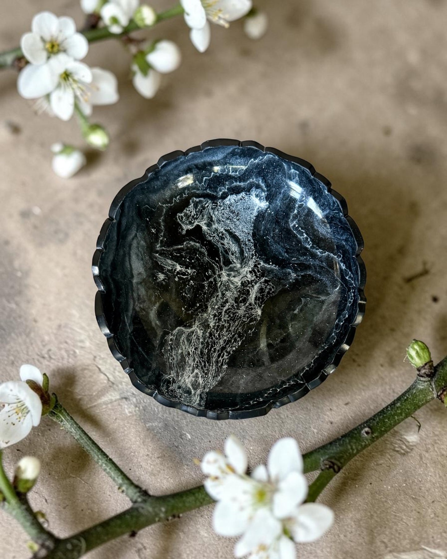 Small Black bowl, 8x2" geode design epoxy resin