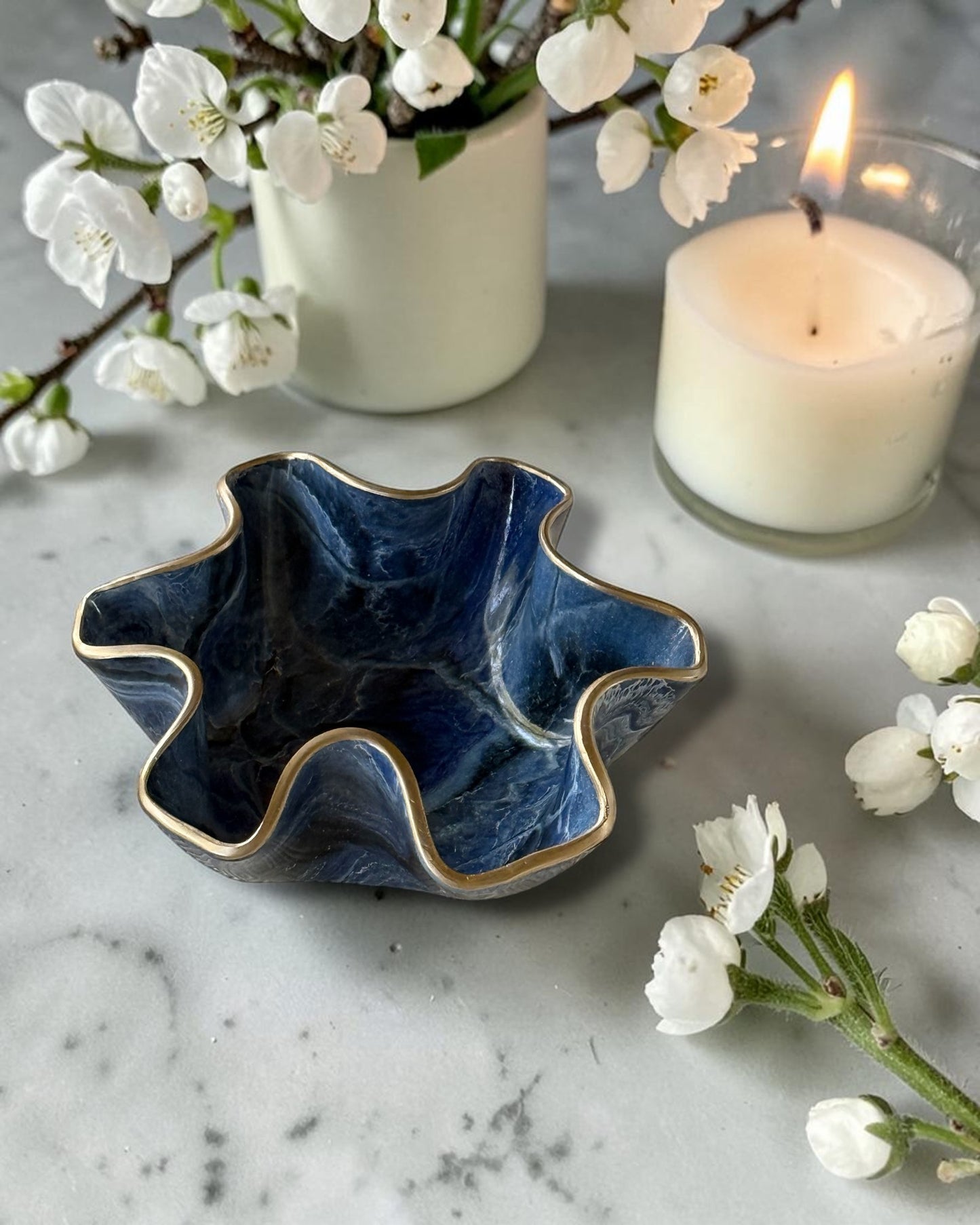 Small Blue bowl, 8x3" geode design epoxy resin