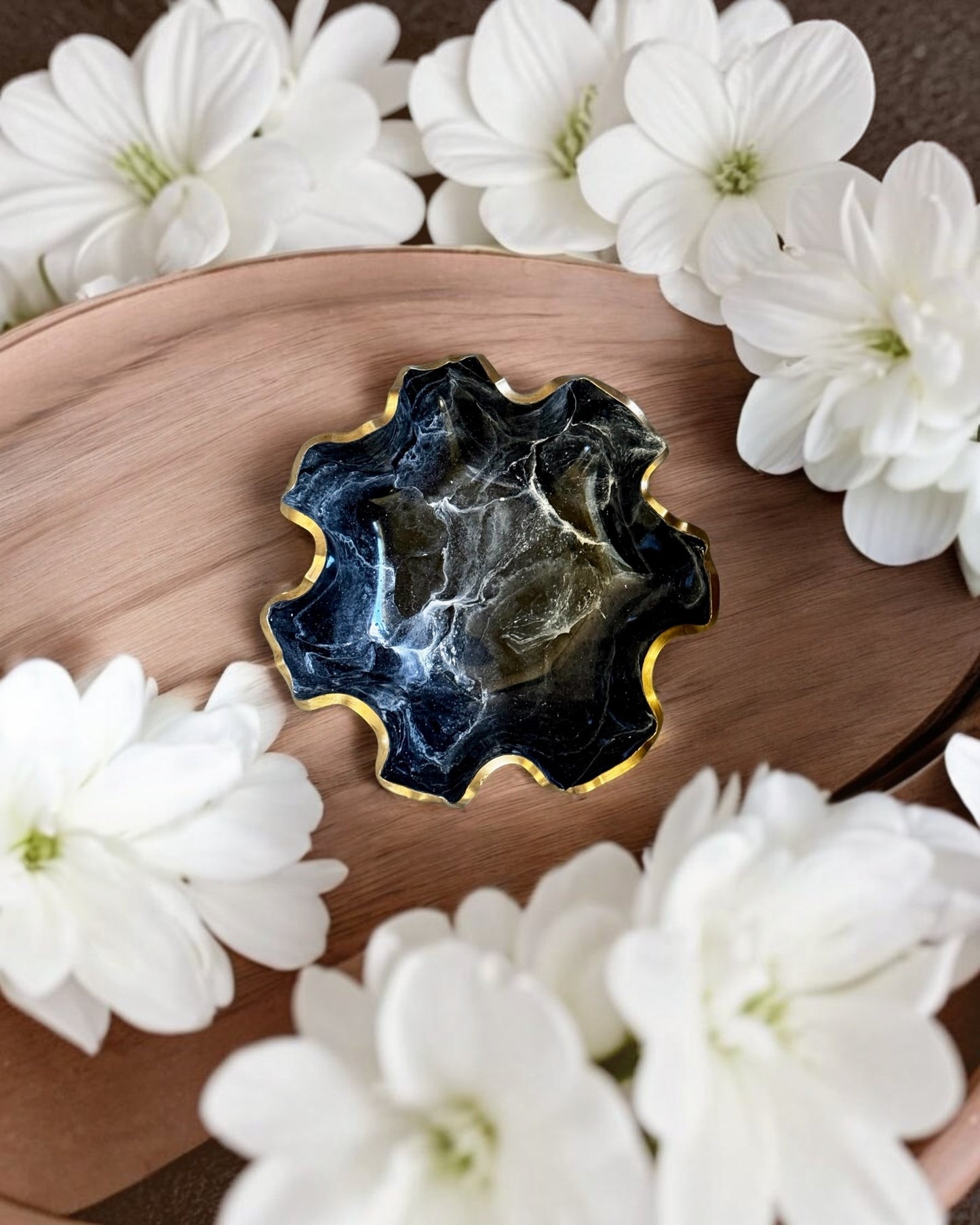 Medium Black bowl, 11x3" geode design epoxy resin