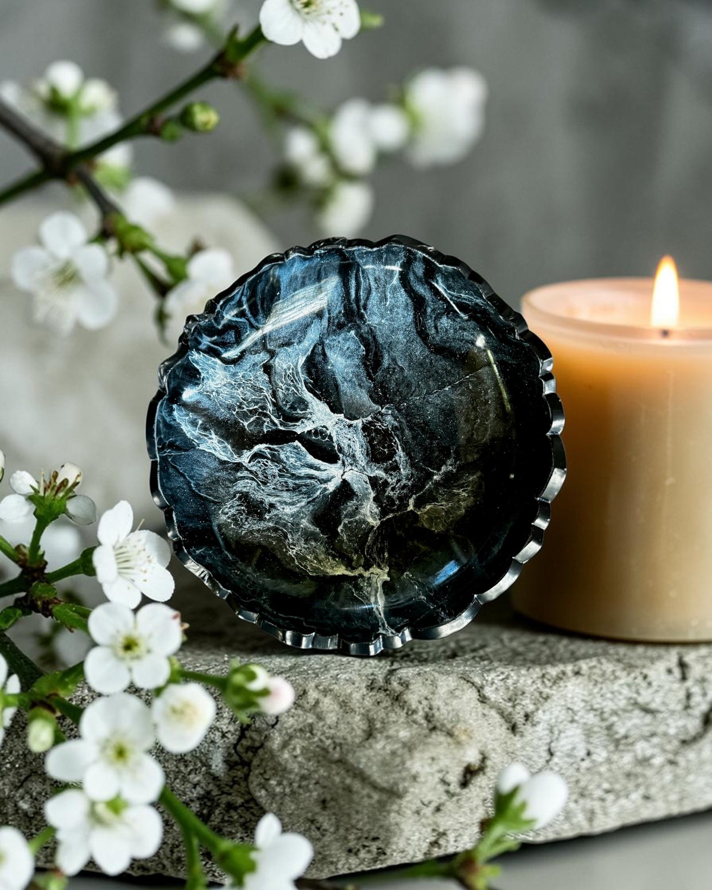 Small Black bowl, 8x2" geode design epoxy resin