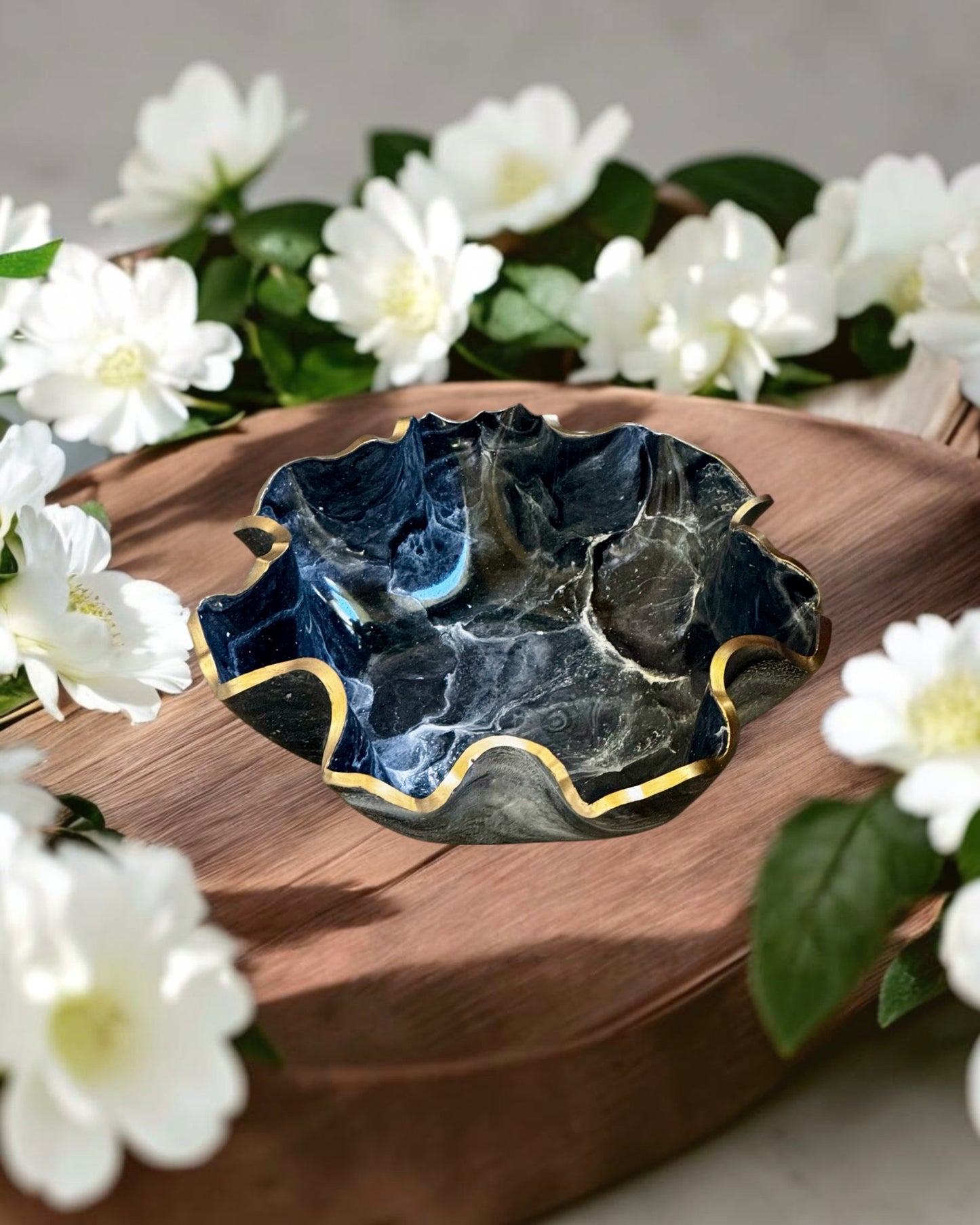 Medium Black bowl, 11x3" geode design epoxy resin