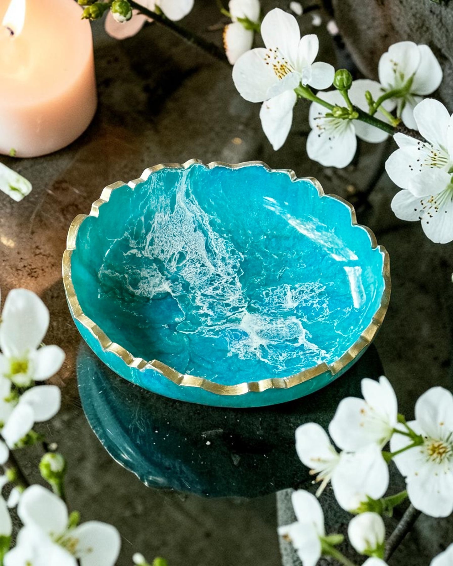 Small Ocean colors bowl, 8x2" geode design epoxy resin