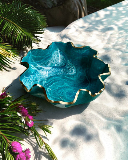 Medium Ocean colors bowl, 11x3" geode design epoxy resin