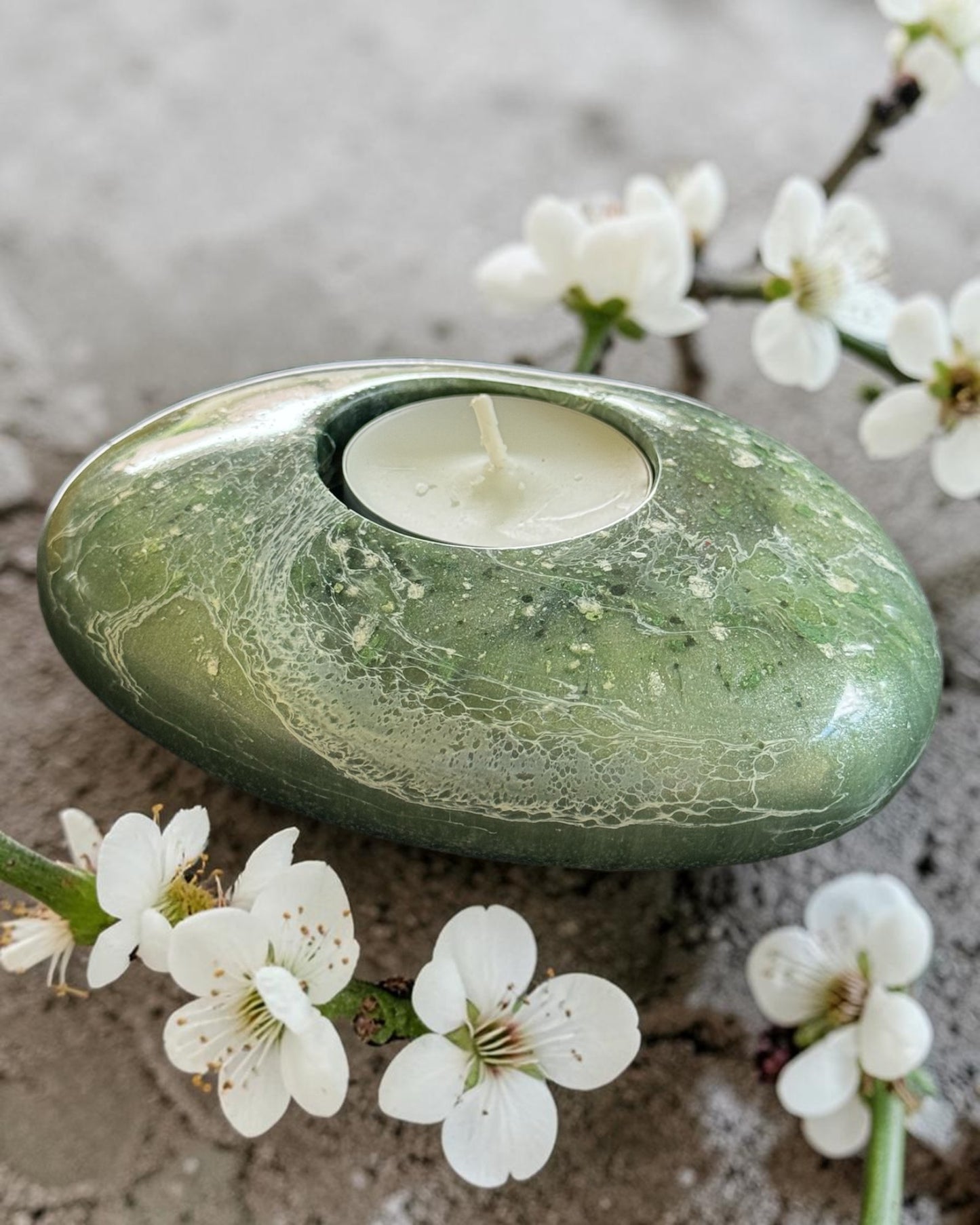 Green set of 3 candle tealight holders with geode design epoxy resin