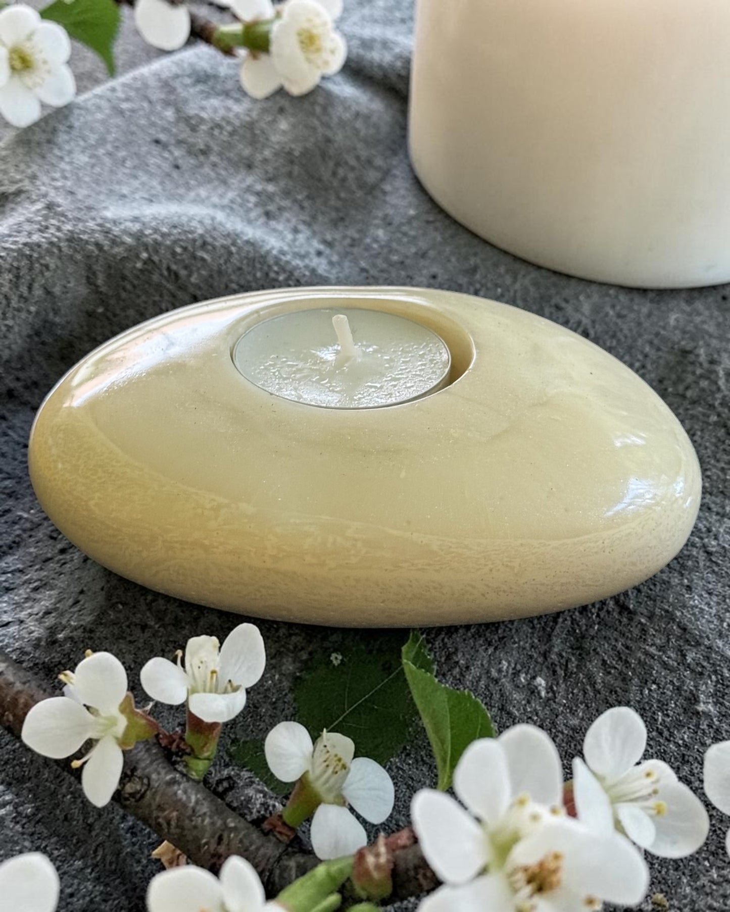 White set of 3 candle tealight holders with geode design epoxy resin