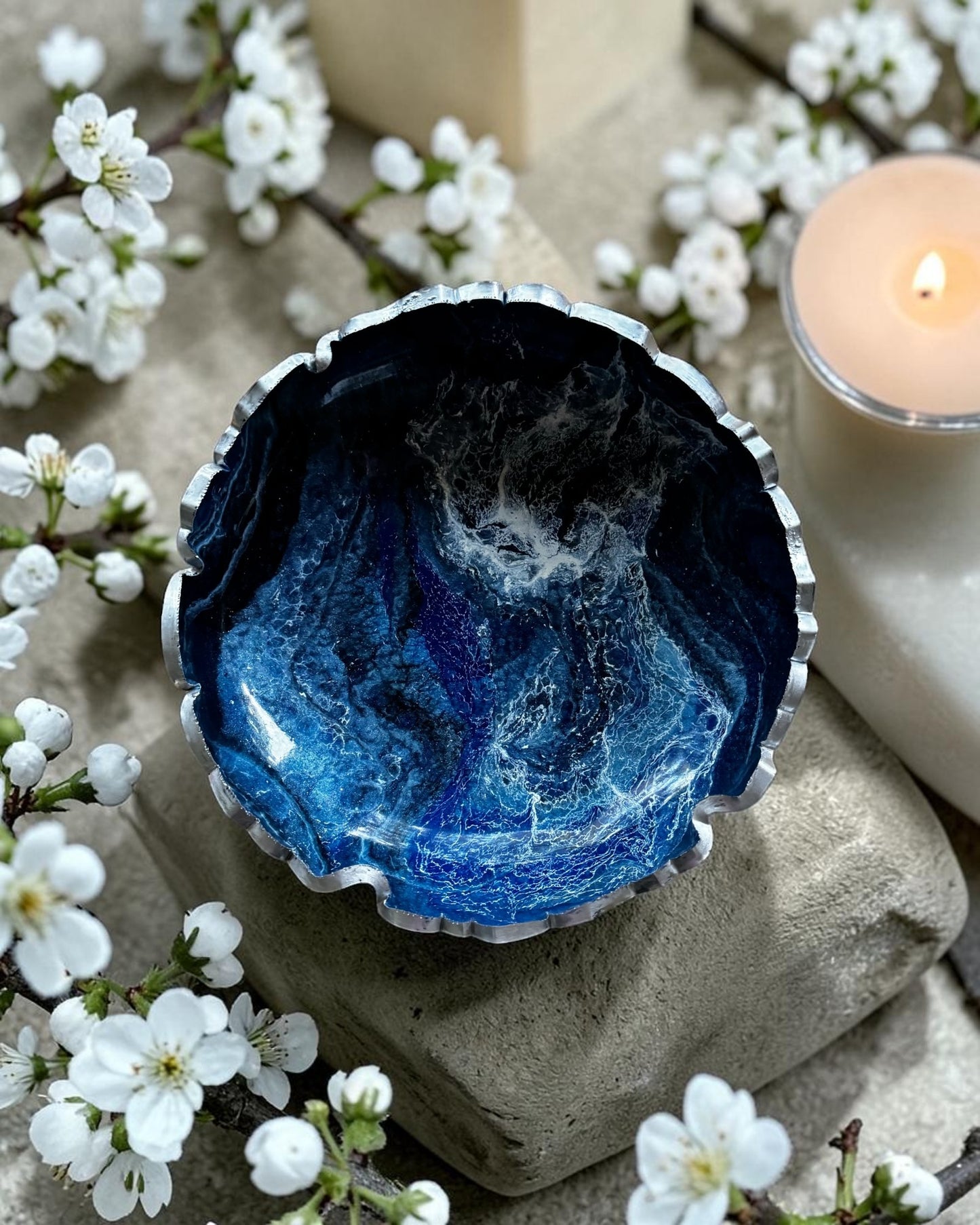 Small Blue bowl, 8x2" geode design epoxy resin