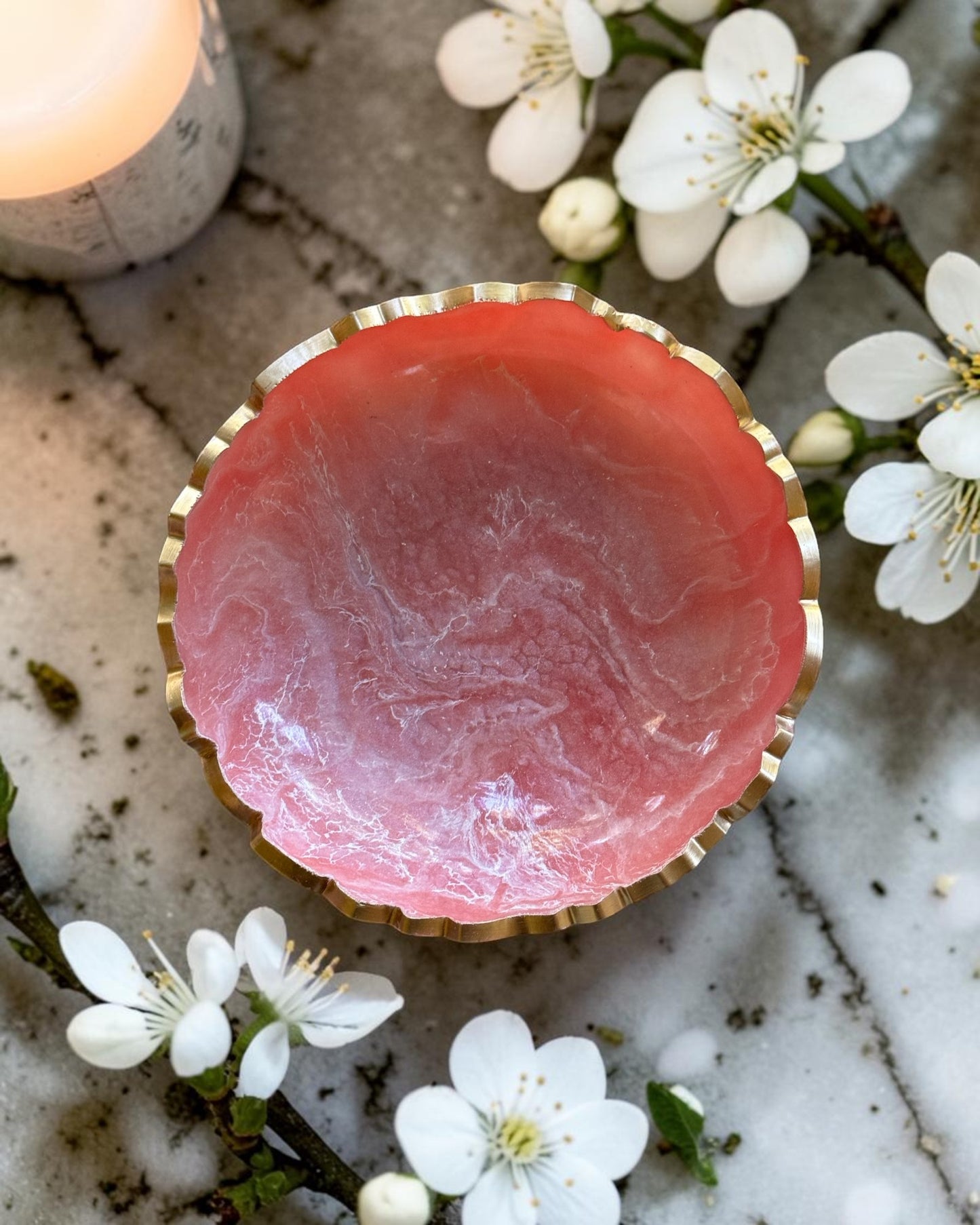 Small Light Pink bowl, 8x2" geode design epoxy resin (Copy)