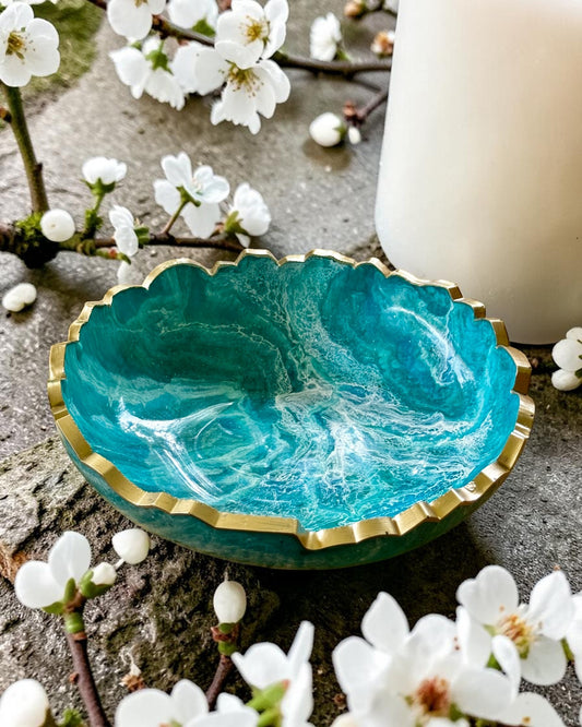 Small Ocean colors bowl, 8x2" geode design epoxy resin
