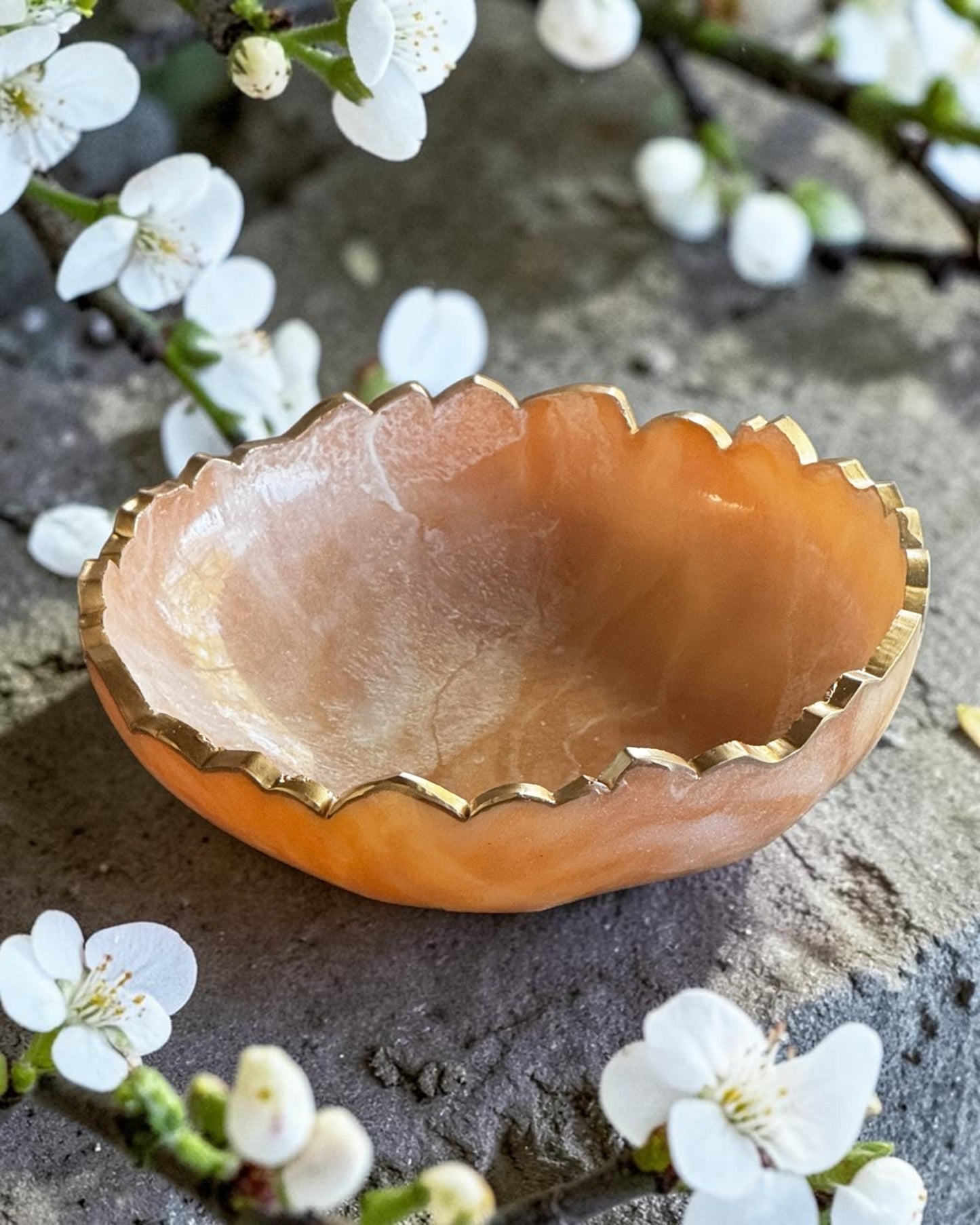Small Cream bowl, 8x2" geode design epoxy resin