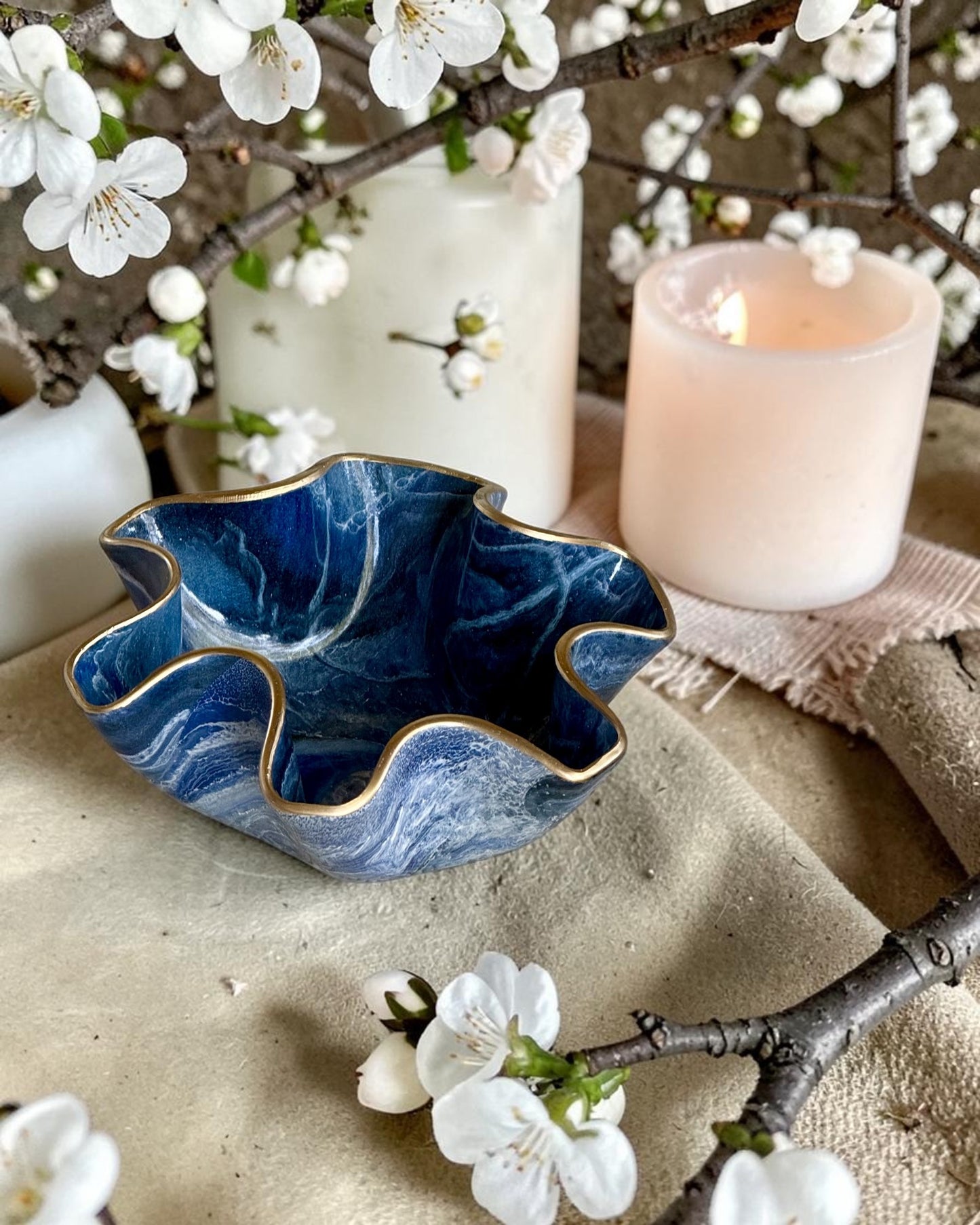 Small Blue bowl, 8x3" geode design epoxy resin