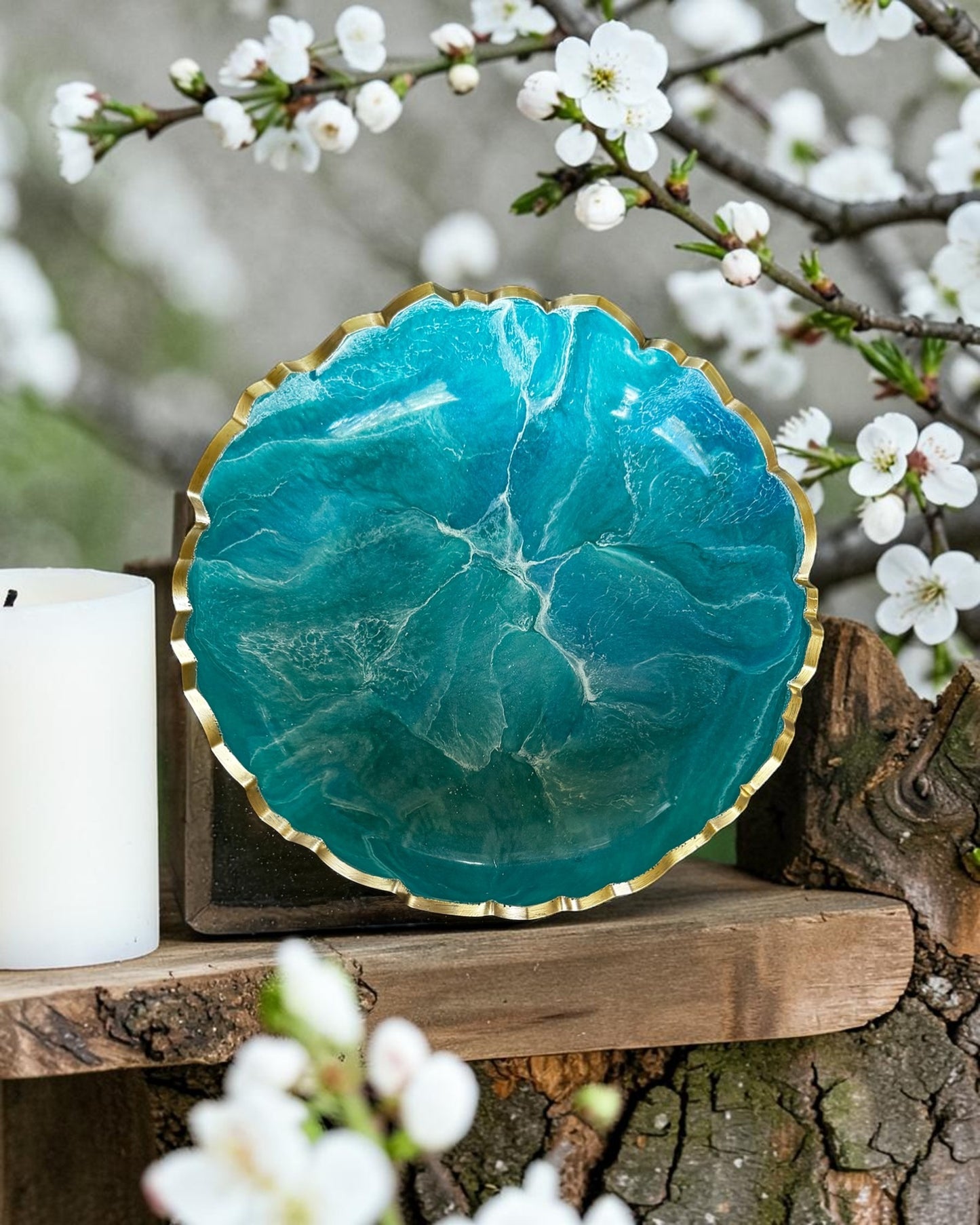 Small Ocean colors bowl, 8x2" geode design epoxy resin