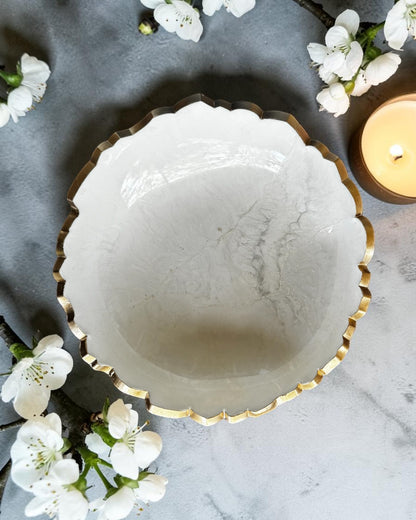 Small White bowl, 8x2" geode design epoxy resin