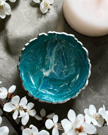 Small Ocean colors bowl, 8x2" geode design epoxy resin