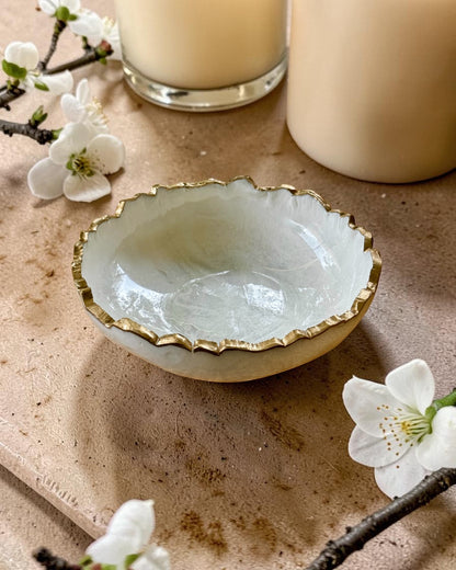 Small White bowl, 8x2" geode design epoxy resin