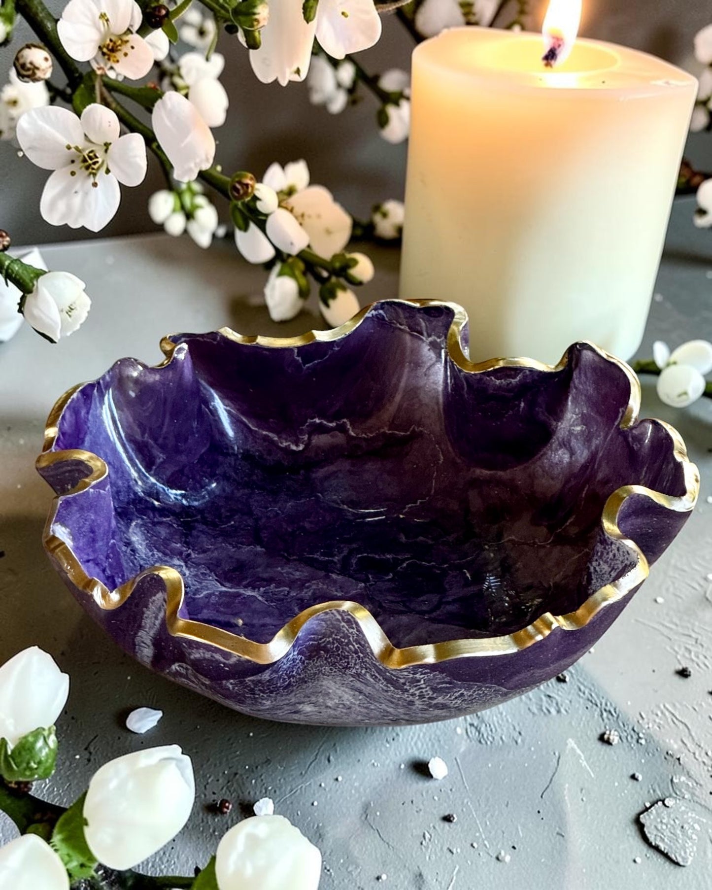 Medium Purple bowl, 11x3" geode design epoxy resin