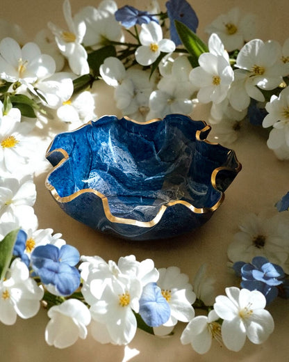 Medium Blue bowl, 11x3" geode design epoxy resin