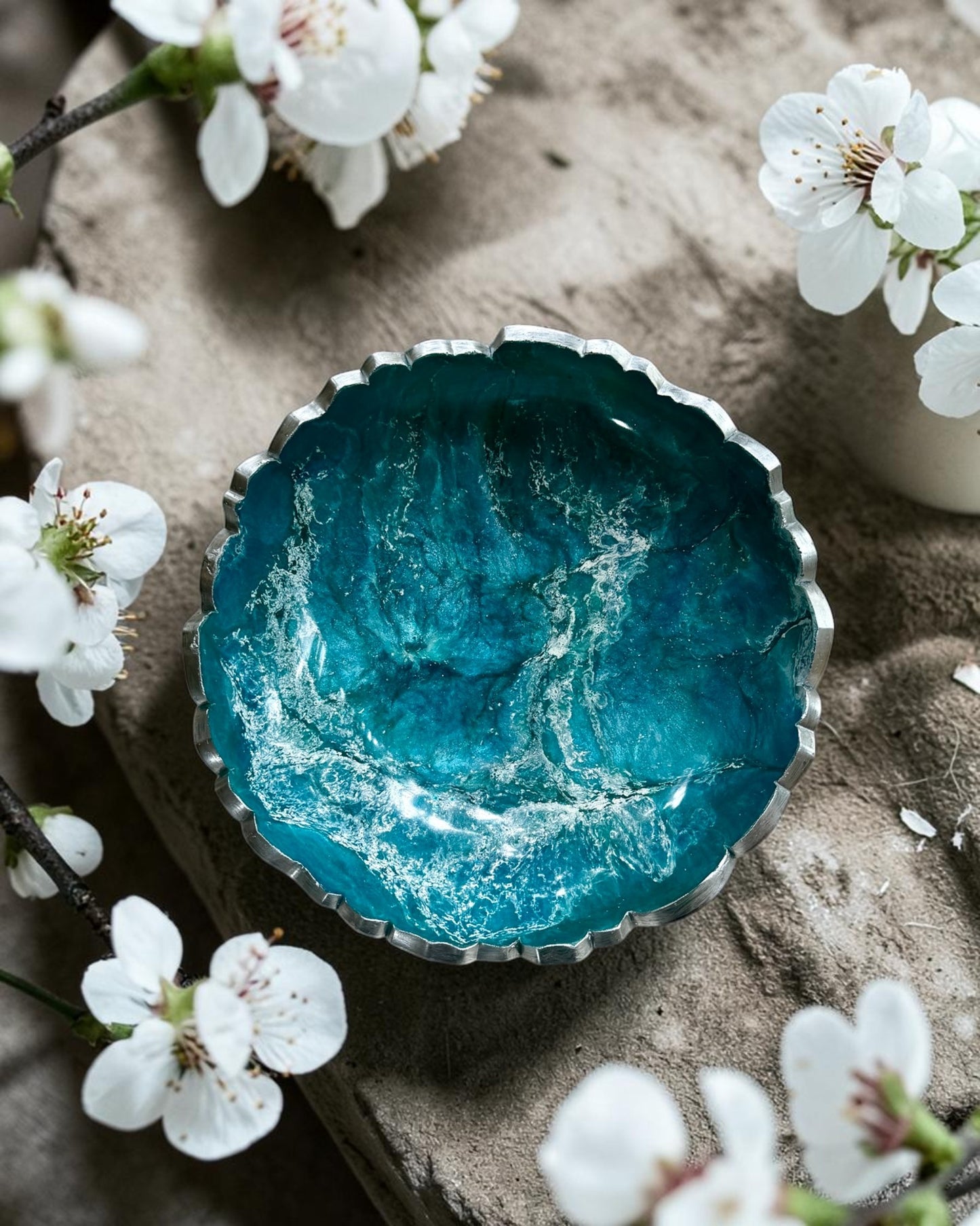 Small Ocean colors bowl, 8x2" geode design epoxy resin