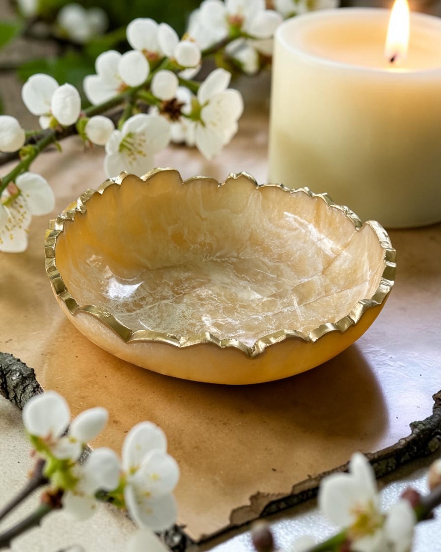 Small Cream bowl, 8x2" geode design epoxy resin