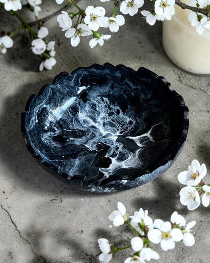 Small Black bowl, 8x2" geode design epoxy resin