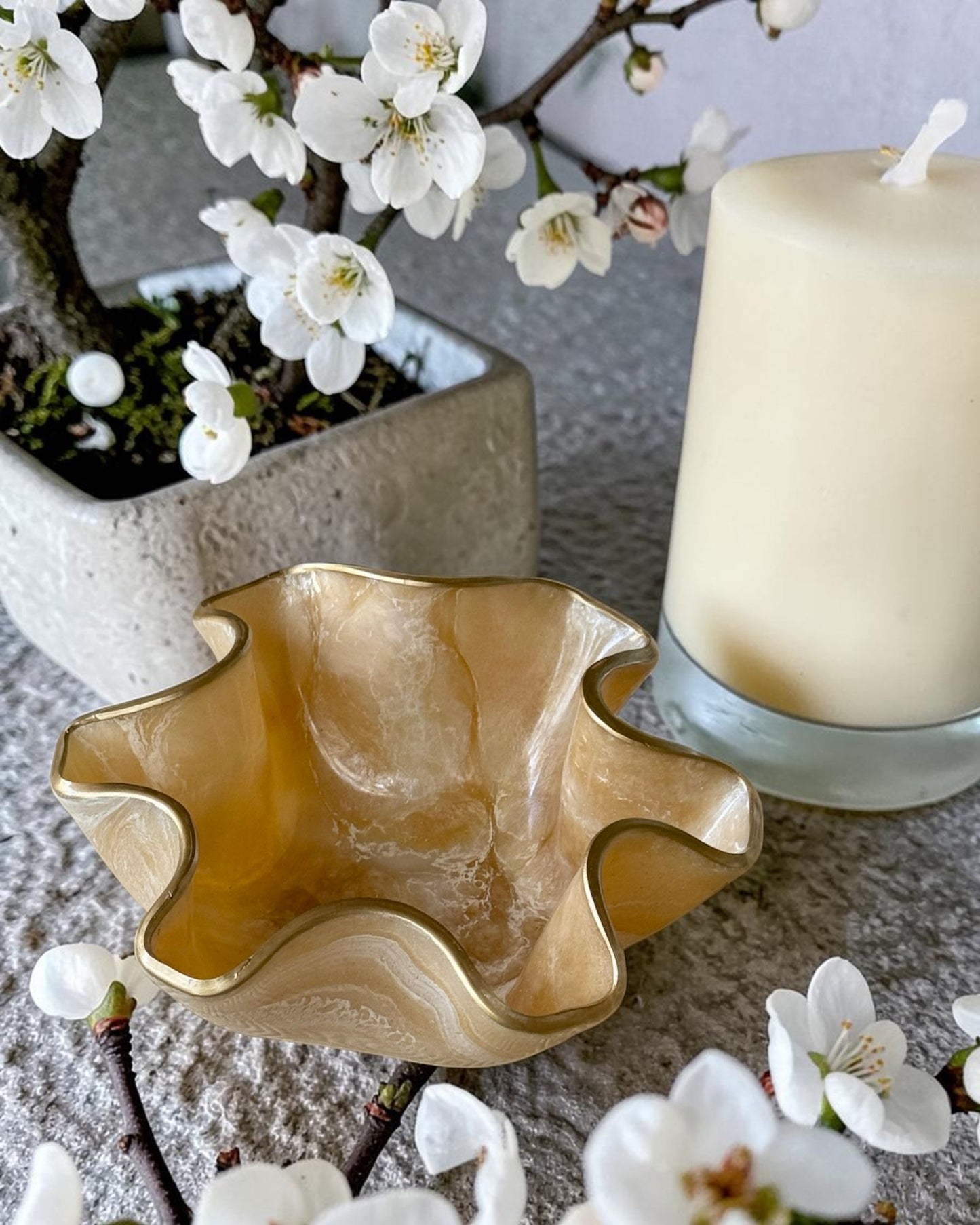 Small Cream bowl, 8x3" geode design epoxy resin