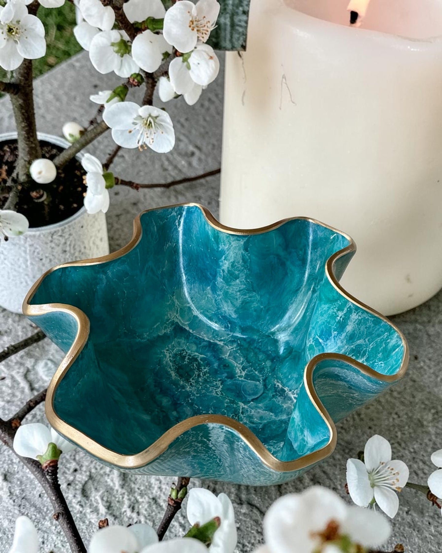 Small Ocean colors bowl, 8x3" geode design epoxy resin
