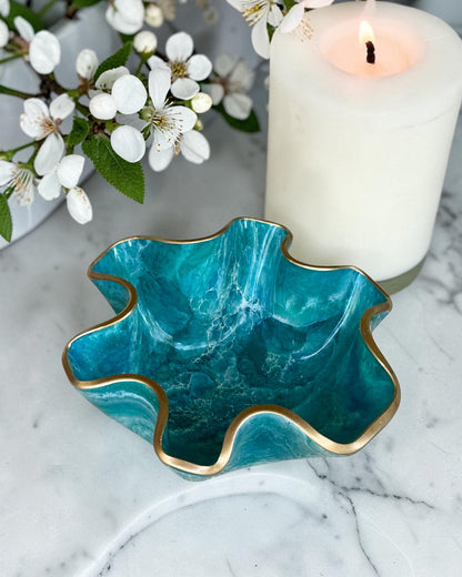 Small Ocean colors bowl, 8x3" geode design epoxy resin