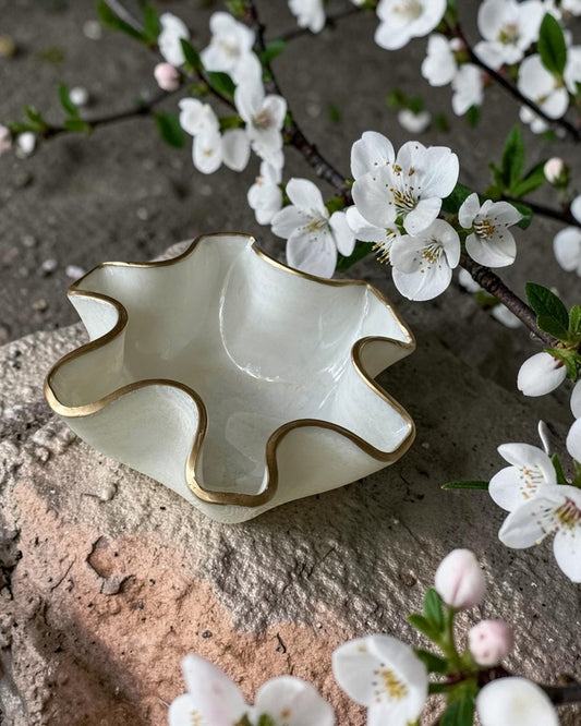 Small White bowl, 8x3" geode design epoxy resin