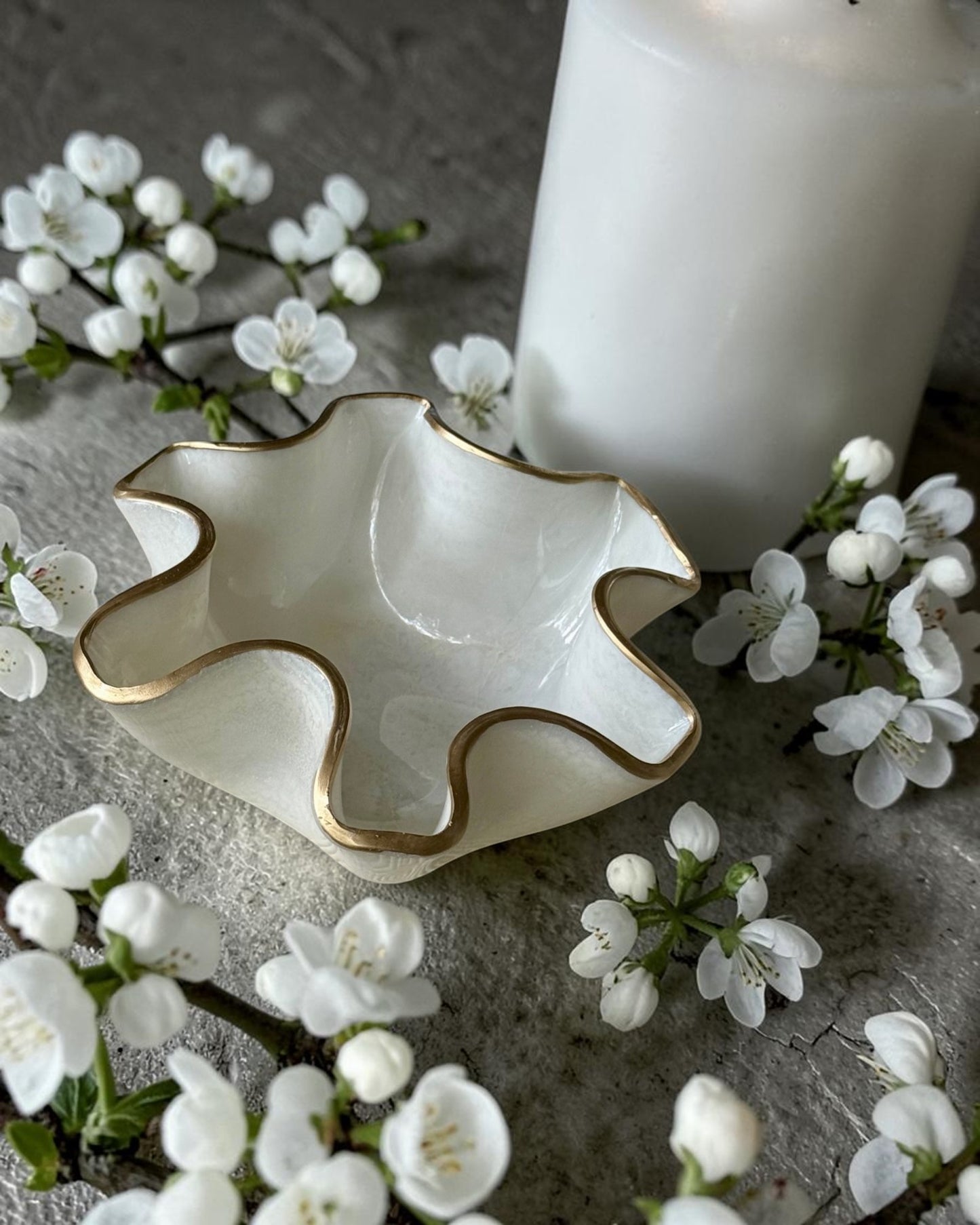 Small White bowl, 8x3" geode design epoxy resin