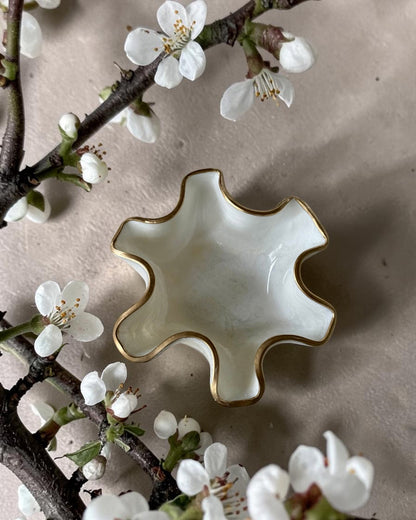 Small White bowl, 8x3" geode design epoxy resin