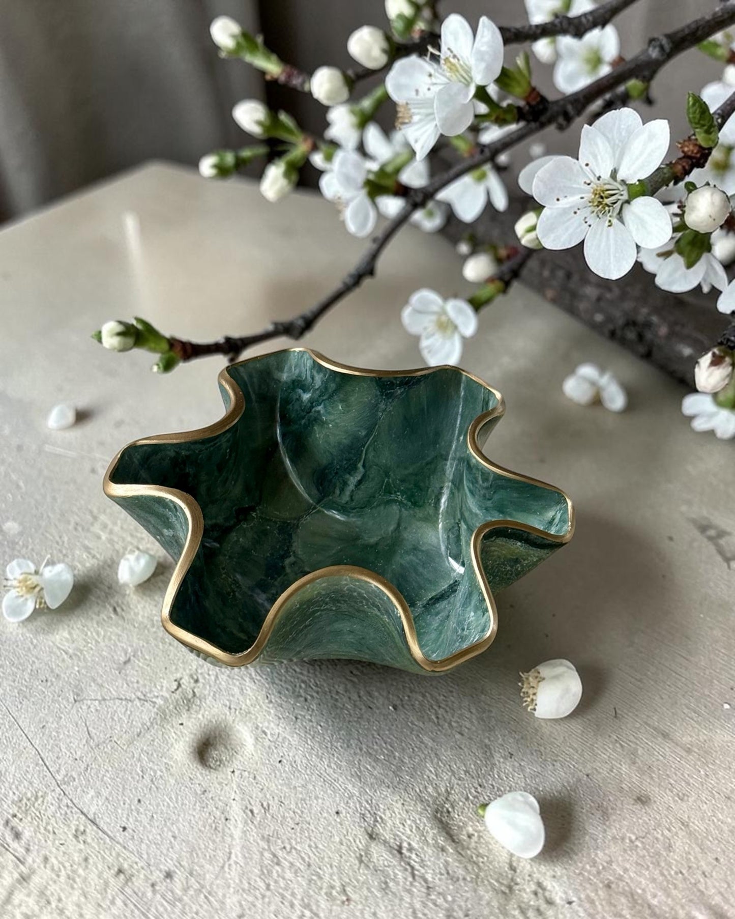 Small Green bowl, 8x3" geode design epoxy resin