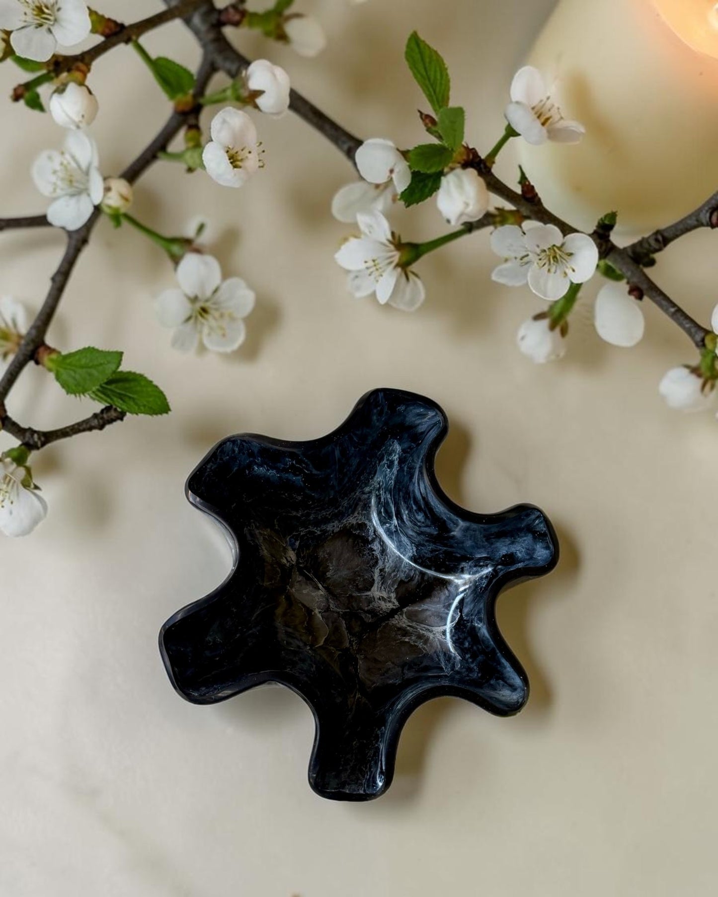 Small Black bowl, 8x3" geode design epoxy resin