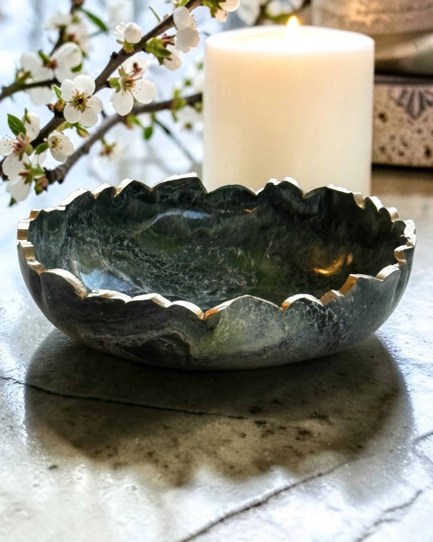 Small Green bowl, 8x2" geode design epoxy resin