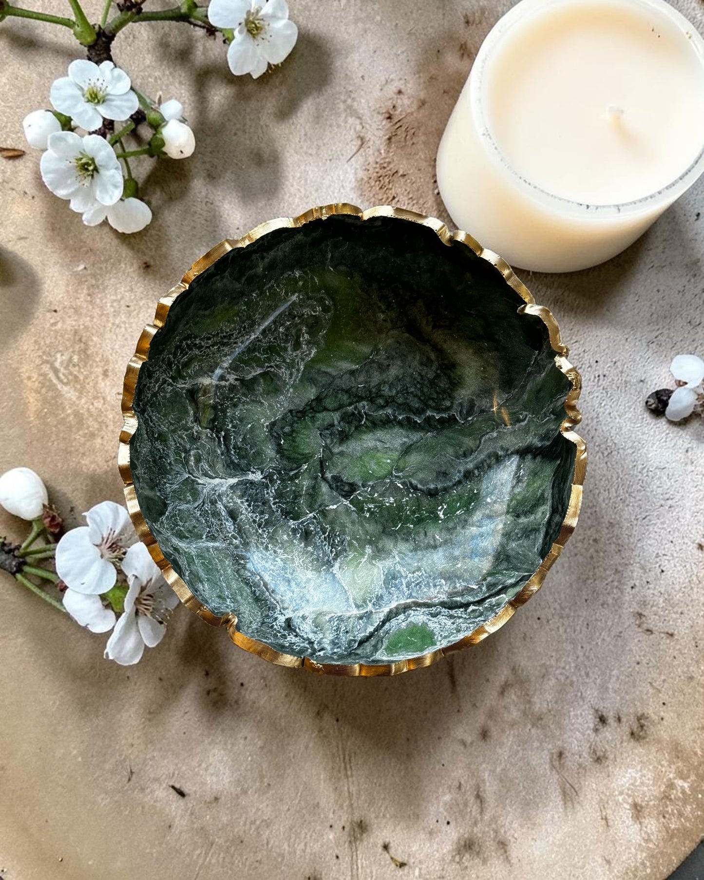 Small Green bowl, 8x2" geode design epoxy resin