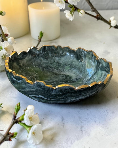 Small Green bowl, 8x2" geode design epoxy resin