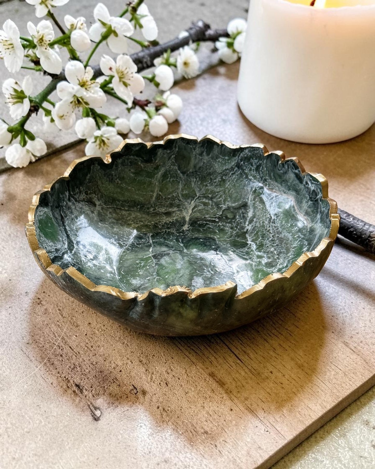 Small Green bowl, 8x2" geode design epoxy resin