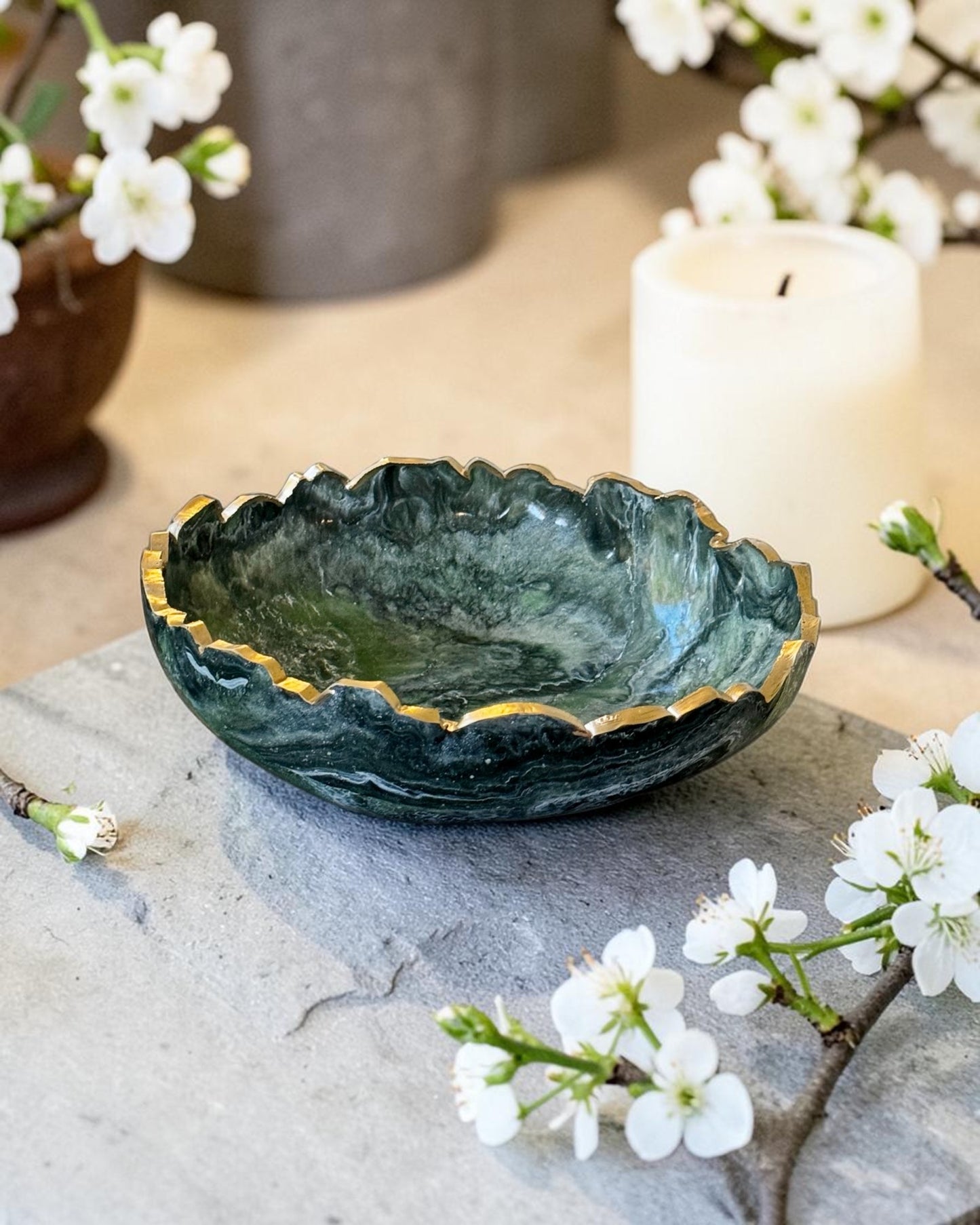 Small Green bowl, 8x2" geode design epoxy resin