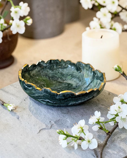 Small Green bowl, 8x2" geode design epoxy resin