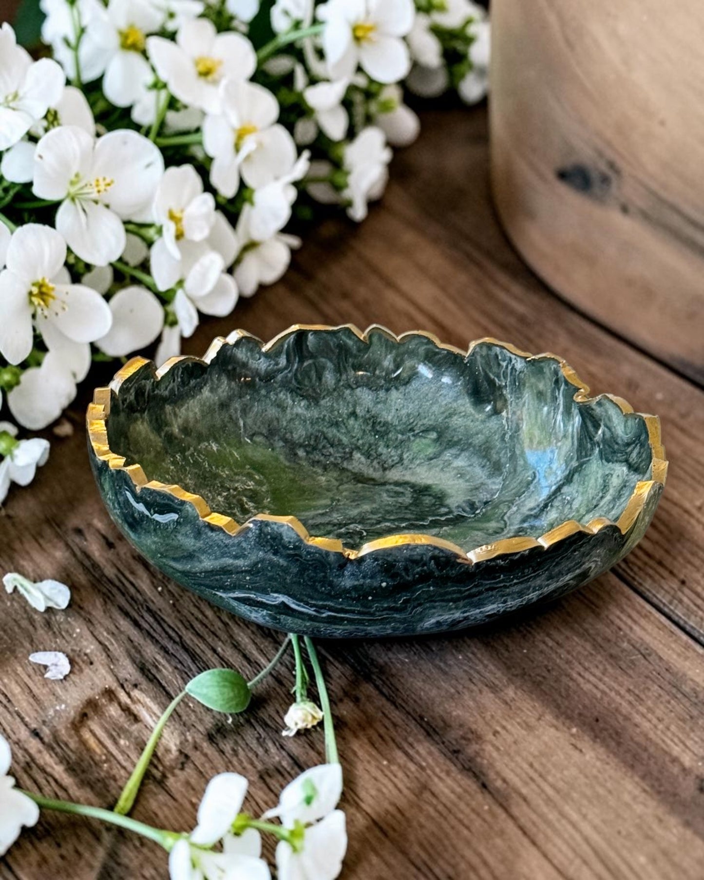Small Green bowl, 8x2" geode design epoxy resin